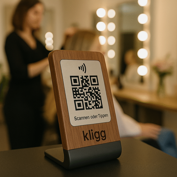 Kligg Premium NFC & QR-Code Tischständer – Walnussholz-Optik - Image 6