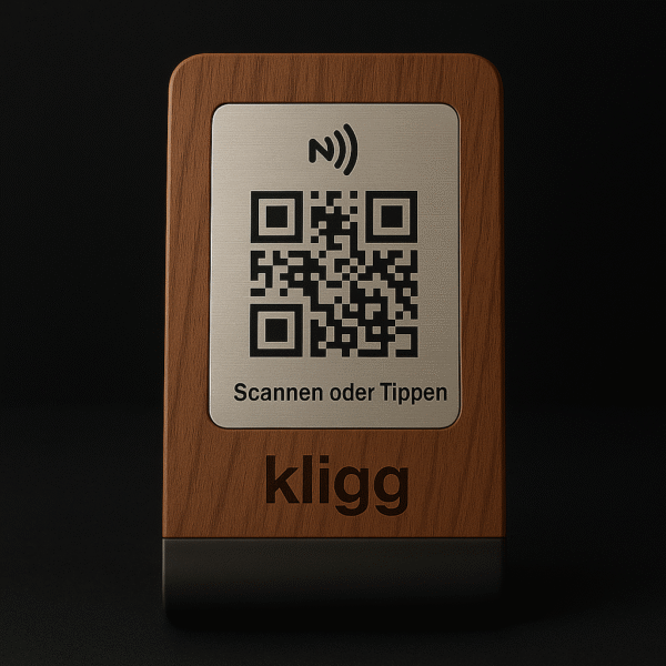 Kligg Premium NFC & QR-Code Tischständer – Walnussholz-Optik - Image 2